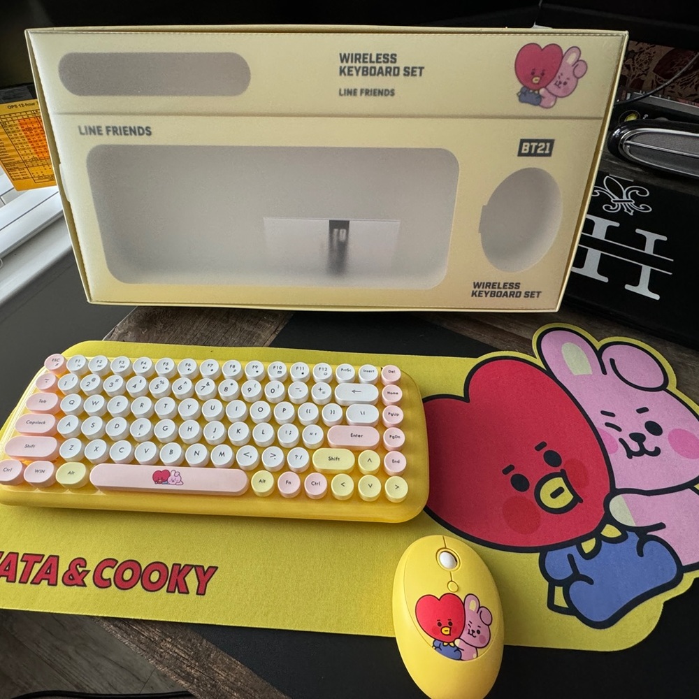 BT21 Tata & Cooky 3 piece set- keyboard, mouse, pad